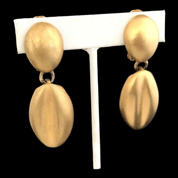 Vintage Earrings Brushed Gold Tone Clip On Classic Retro Chic 9Q - Picture 3 of 6